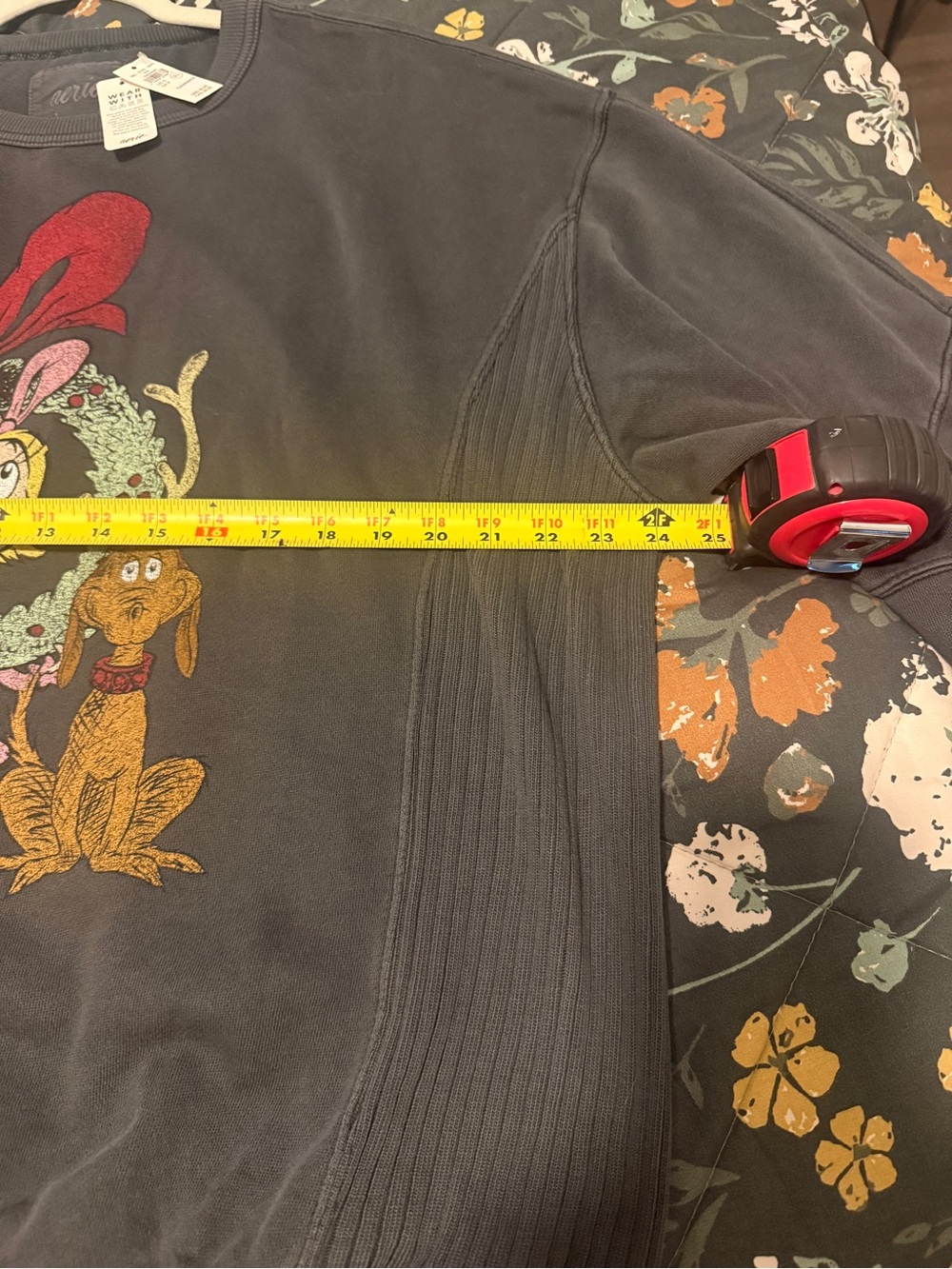 Aerie Cindy Lou Who Dark Gray Holiday Graphic Crewneck Sweatshirt - New with tag - Picture 6 of 6